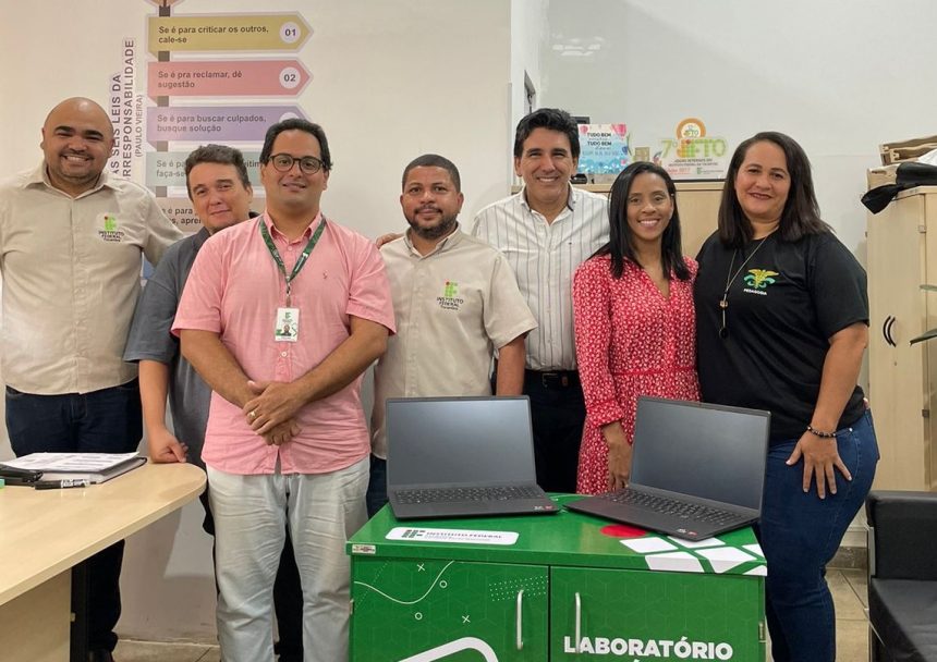 junior-geo-entrega-equipamentos-de-laboratorios-ao-ifto-campus-porto-nacional-provenientes-de-emenda