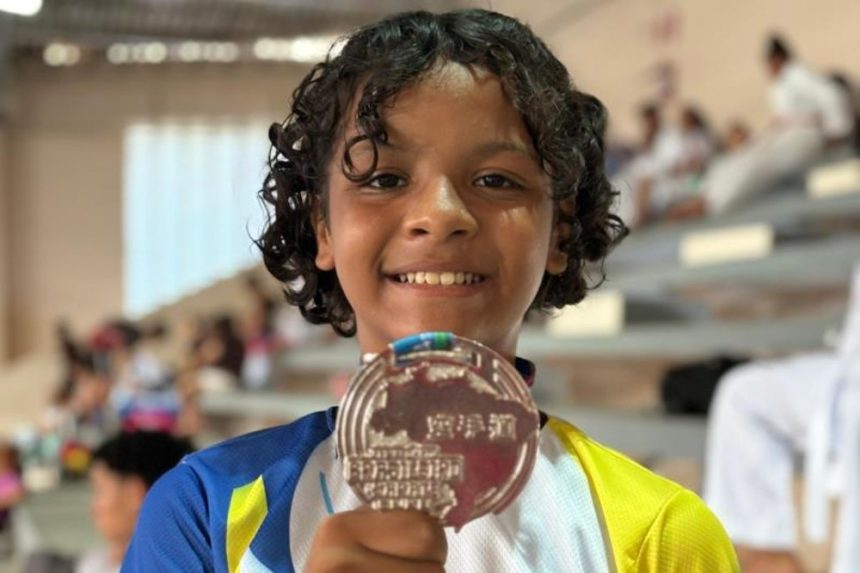 alunas-da-eti-luiz-gonzaga-conquistam-medalhas-no-campeonato-brasileiro-de-karate