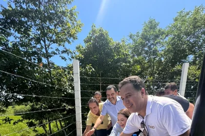 com-wanderlei,-gomes-e-politicos-da-regiao,-adutora-e-inaugurada-no-sudeste!-populacao-se-emociona-e-celebra-chegada-da-agua-doce-apos-cinco-decadas