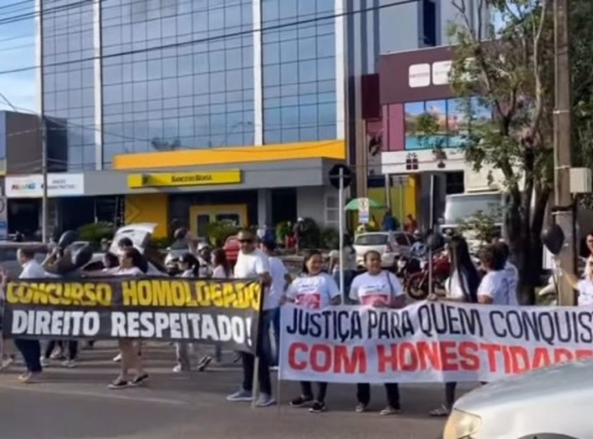 aprovados-realizam-manifesto-contra-a-suspensao-do-concurso-da-educacao-de-palmas