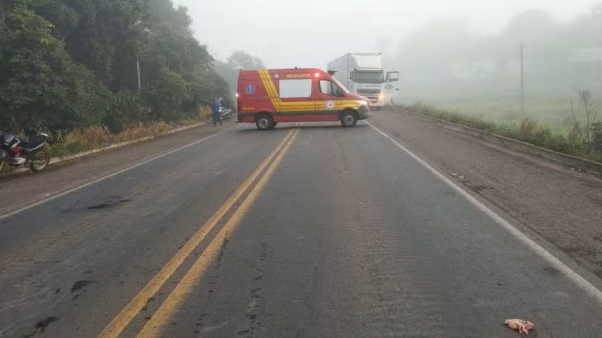 acidente-entre-carro-e-moto-deixa-duas-pessoas-mortas-na-br-153