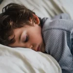 sono-na-infancia:-como-lidar-com-a-dificuldade-de-dormir-das-criancas