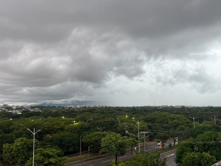 com-previsao-de-chuva-e-raios-para-os-proximos-dias,-saiba-como-proteger-eletrodomesticos