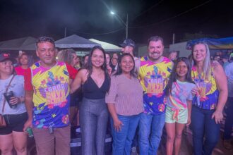 deputada-vanda-prestigia-carnaval-de-novo-acordo-ao-lado-do-prefeito-mateus-e-do-vice-prefeito-pedro