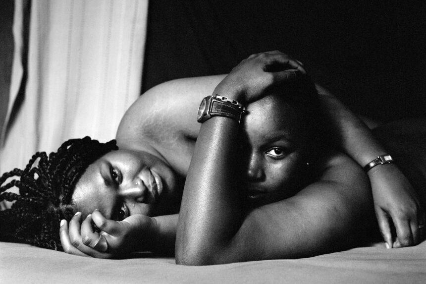 zanele-muholi,-retratista-da-comunidade-queer-na-africa-do-sul,-abre-mostra-no-brasil