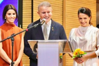 prefeito-eduardo-homenageia-mulheres-de-palmas-e-destaca-forca-e-inspiracao-de-dona-aureny,-polyana-e-gabi-siqueira