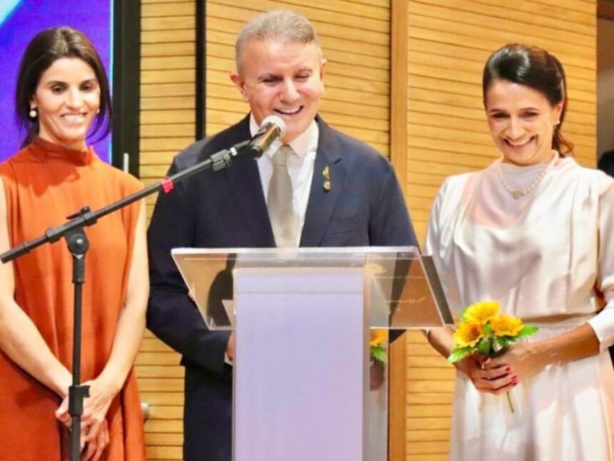 prefeito-eduardo-homenageia-mulheres-de-palmas-e-destaca-forca-e-inspiracao-de-dona-aureny,-polyana-e-gabi-siqueira