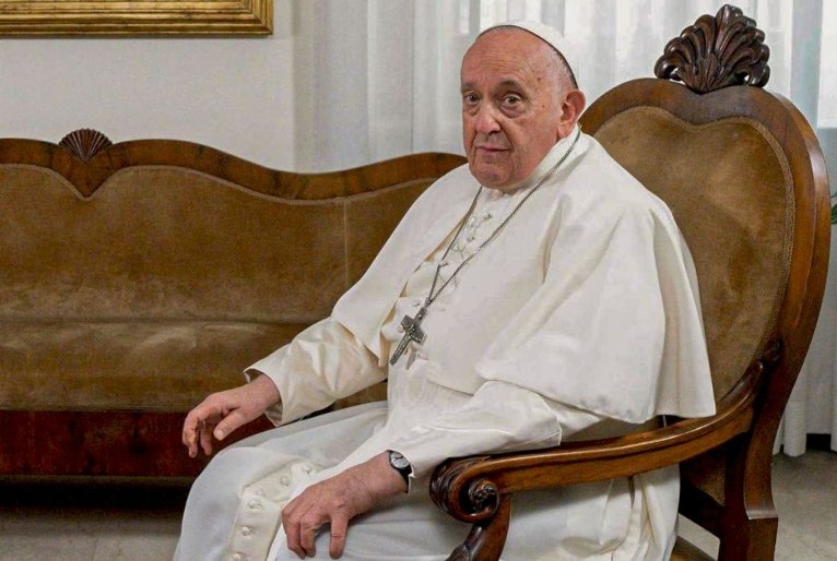 papa-tem-mais-uma-“noite-tranquila”-e-esta-descansando,-diz-vaticano