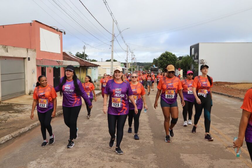 claudia-lelis-participa-do-1o-circuito-de-rua-e-reforca-luta-por-politicas-publicas-para-mulheres