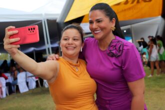 tudo-pronto!-caravanas-de-mulheres-chegam-em-palmas-para-encontro-de-primeiras-damas,-prefeitas-e-liderancas-femininas-no-palacio 