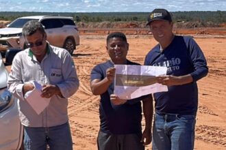 gaguim-roda-pelo-jalapao,-visita-obra-do-aeroporto-em-sao-felix-e-recebe-sinalizacao-de-prefeito 