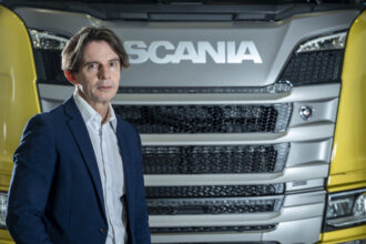 scania-lanca-novo-caminhao-a-gas-rh-460-6×4-na-agrishow-2025