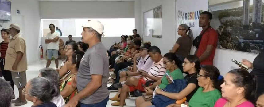 usuarios-enfrentam-filas-e-lentidao-para-emitir-novos-cartoes-do-transporte-coletivo de-palmas