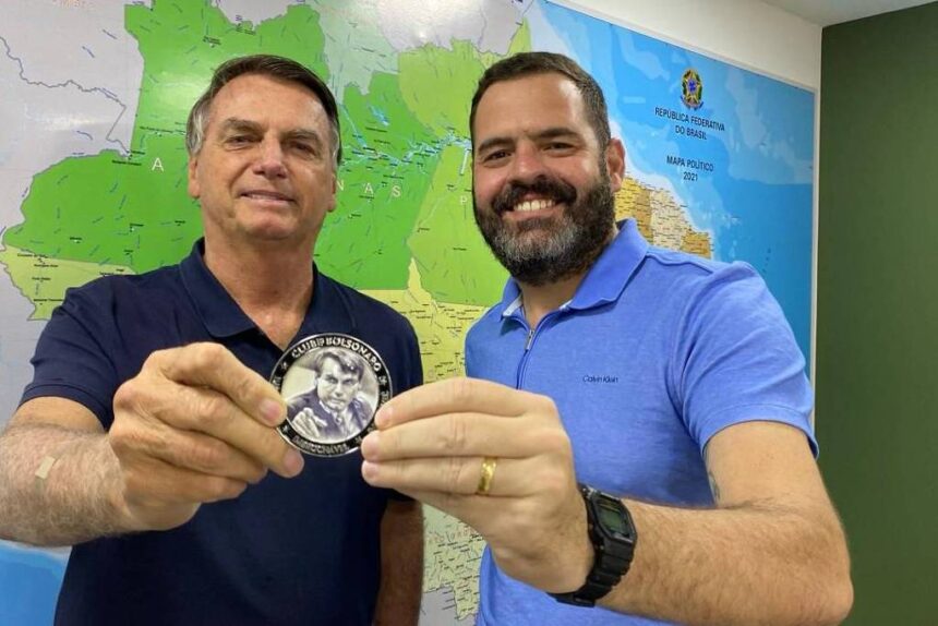 ex-assessor-de-eduardo-bolsonaro-e-contratado-por-vereador-pm-de-sp