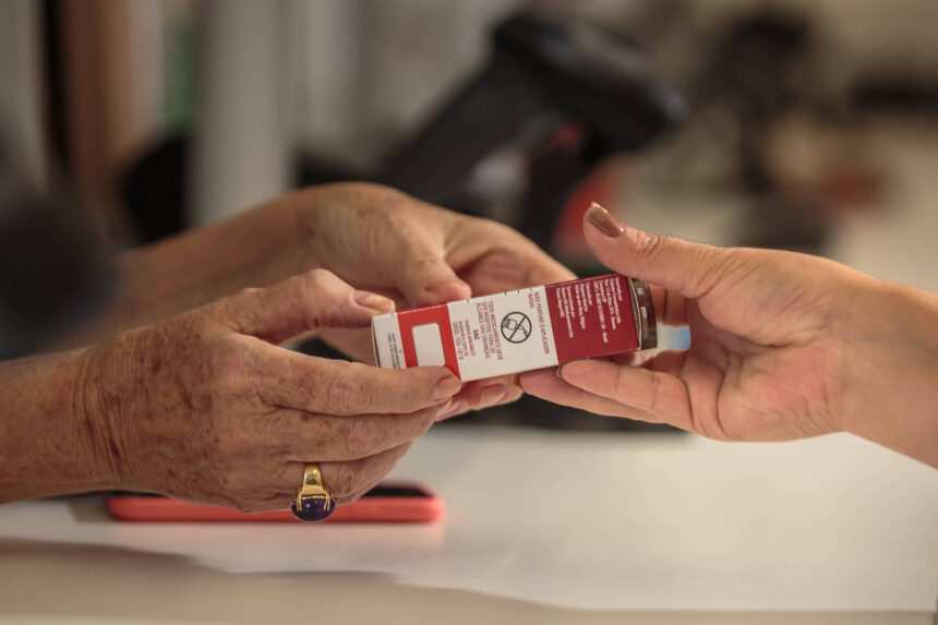 mais-da-metade-dos-brasileiros-confia-na-prescricao-de-medicamentos-por-farmaceuticos,-diz-datafolha