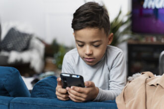 compras-realizadas-por-filhos-com-o-cartao-dos-pais-podem-ser-contestadas,-afirma-especialista
