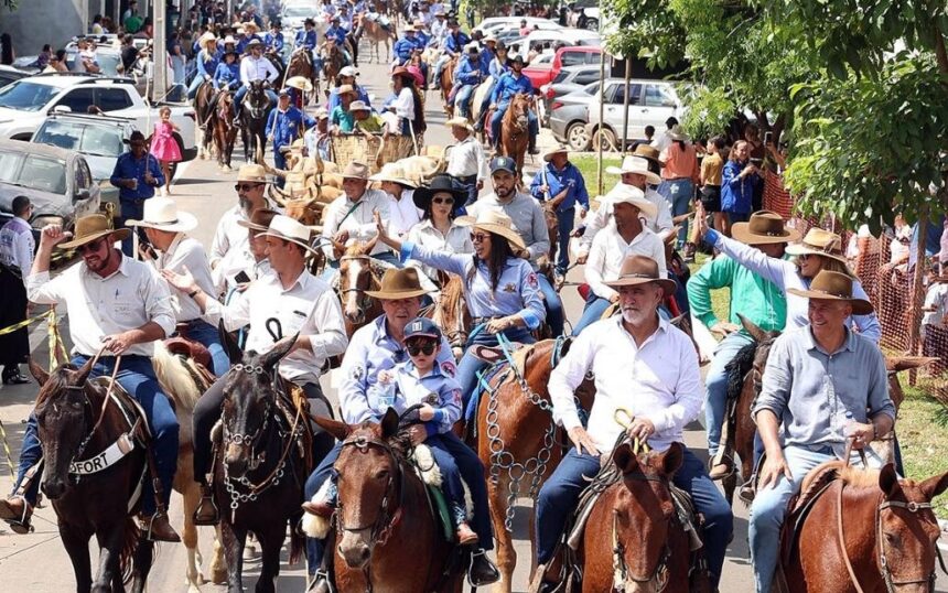 deputados-prestigiam-cavalgada-de-colmeia;-evento-e-parte-da-expocolmeia-2025
