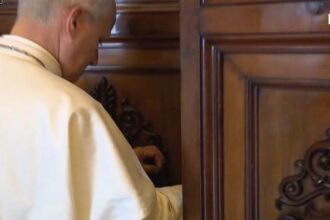 capela-e-biblioteca:-como-e-o-apartamento-papal,-reaberto-por-leao-14