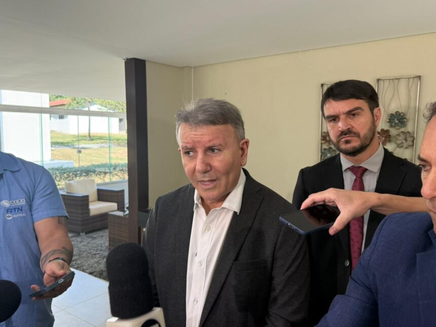 pf-leva-celular-do-prefeito-eduardo-siqueira-que-nega-ter-tido-informacao-privilegiada-sobre-operacoes