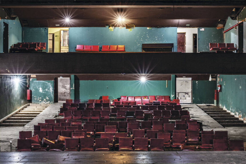teatro-israelita-do-bom-retiro,-fechado-desde-2000,-faz-campanha-para-reabrir