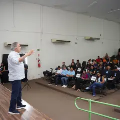 laurez-palestra-para-estudantes-sobre-gestao-publica