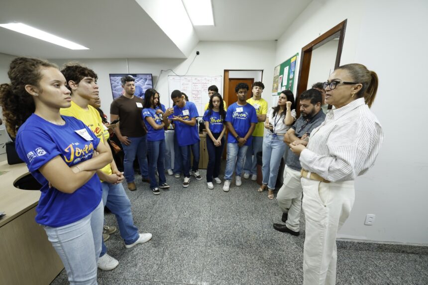 estudantes-de-gurupi-participam-do-projeto-visita-guiada-na-assembleia-legislativa