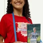 agora-influenciadora,-vendedora-de-cremosinho-lanca-livro-dia-17-que-vai-ajudar-a-realizar-sonho-de-construcao-da-sua-casa