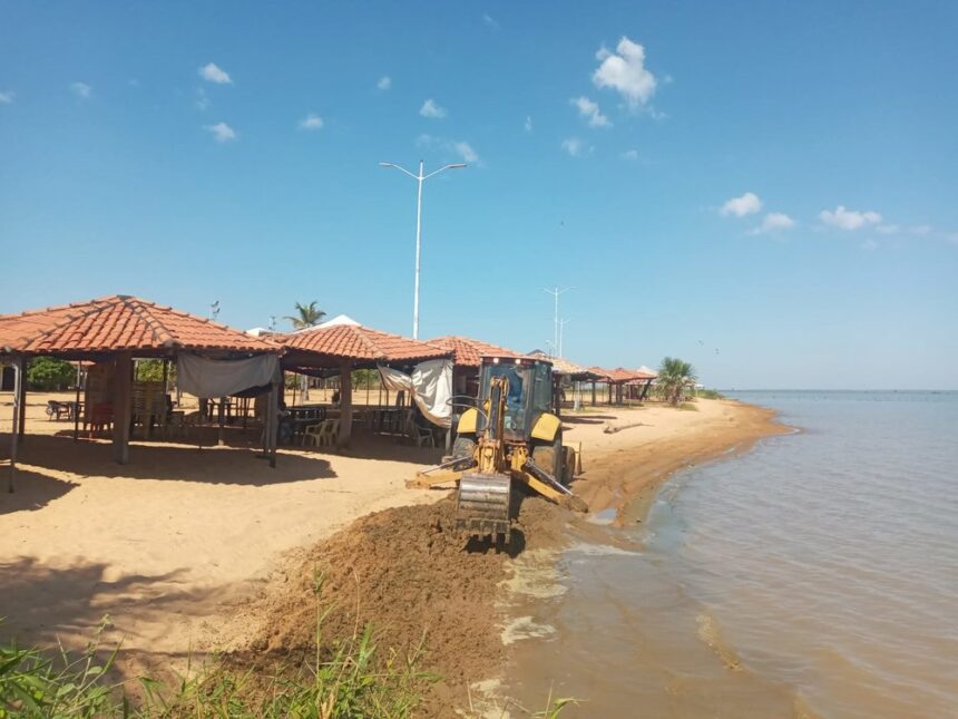 acao-de-limpeza-na-praia-das-arnos-visa-melhorar-area-de-banho