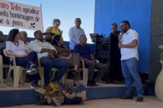 em-discurso-na-entrega-de-feira-em-parana,-prefeito-diz-torcer-por-pre-candidatura-de-dorinha-e-para-que-wanderlei-dispute-o-senado 