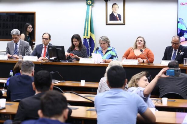 saude-bucal-deve-ser-tratada-como-direito-humano,-defendem-participantes-de-audiencia-na-camara