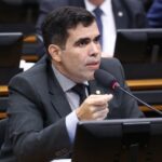 comissao-aprova-projeto-que-fixa-norma-de-fabrica-como-padrao-de-seguranca-para-motorista-profissional