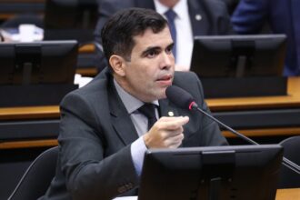 comissao-aprova-projeto-que-fixa-norma-de-fabrica-como-padrao-de-seguranca-para-motorista-profissional