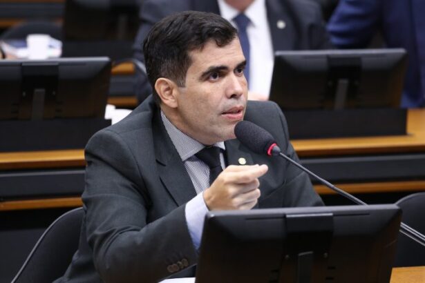comissao-aprova-projeto-que-fixa-norma-de-fabrica-como-padrao-de-seguranca-para-motorista-profissional