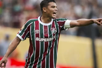 thiago-silva-faz-gol-no-final,-e-fluminense-afunda-o-juventude