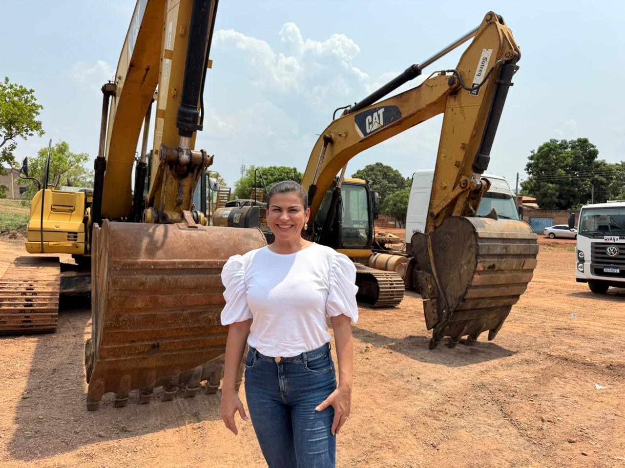 vereadora-karina-cafe-participa-da-assinatura-da-ordem-de-servico-que-marca-novo-ciclo-de-desenvolvimento-no-jardim-aureny-iii