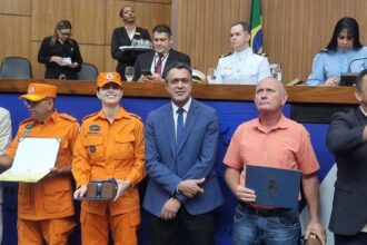 luciano-oliveira-homenageia-profissionais-do-corpo-de-bombeiros-em-sessao-solene-na-aleto