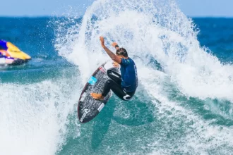 surfe:-samuel-pupo-e-campeao-em-saquarema-e-se-aproxima-da-elite-mundial