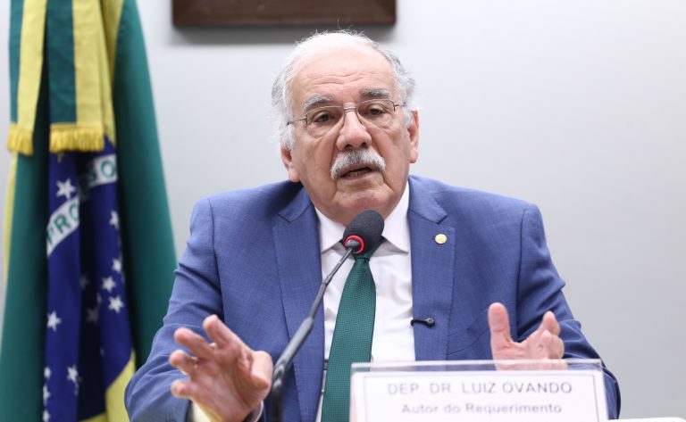 comissao-aprova-projeto-para-permitir-vacinacao-sem-documentos-de-identificacao