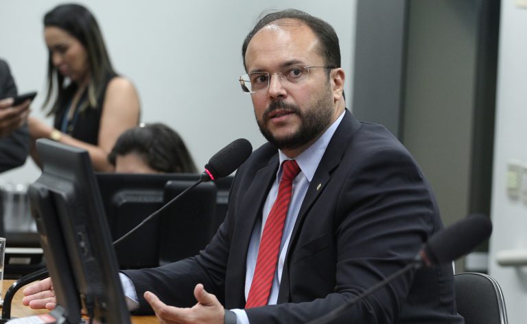 comissao-aprova-abatimento-no-fies-para-graduado-em-direito-que-atuar-na-defensoria-publica