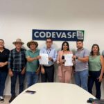 agricultores-de-aparecida-do-rio-negro-recebem-microtrator-entregue-por-janad-valcari