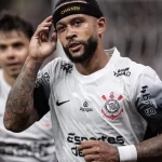 memphis-debocha-de-zagueiro-do-atletico-mg-apos-receber-bolada-em-vitoria-do-corinthians