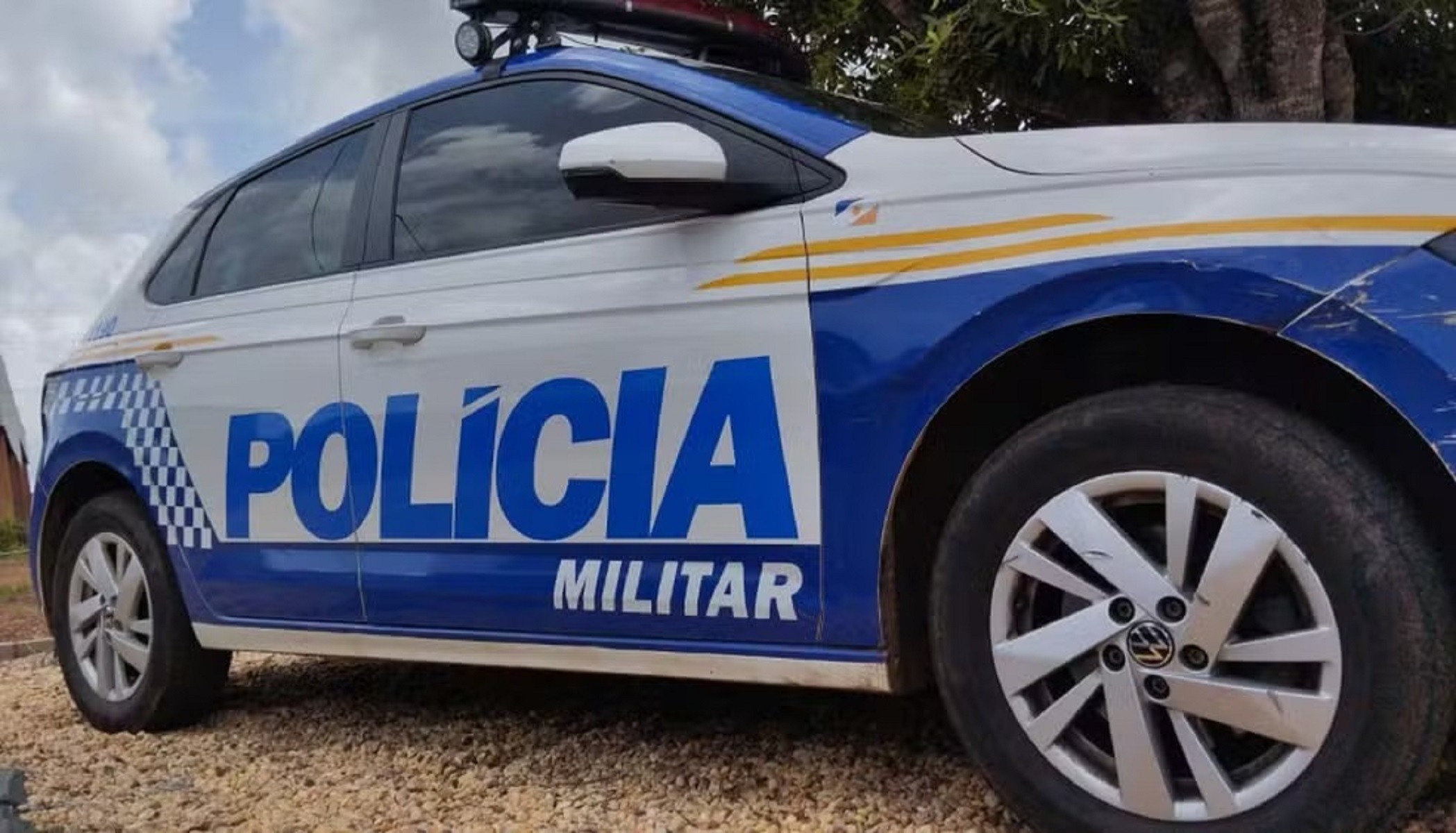 mulher-e-encontrada-morta-dentro-de-casa-abandonada-e-homem-e-preso-suspeito-de-feminicidio,-diz-pm