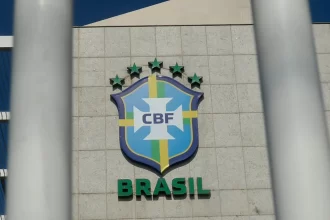 cbf-diz-que-juiz-ficou-com-radio-ligado-e-refuta-acusacao-de-gomez