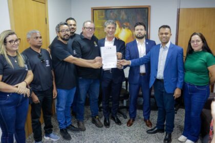 deputado-moisemar-marinho-destaca-compromisso-de-resposta-sobre-o-pccs-da-policia-civil