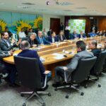 olyntho-conduz-reuniao-sobre-a-ldo-2026-com-poderes-e-instituicoes