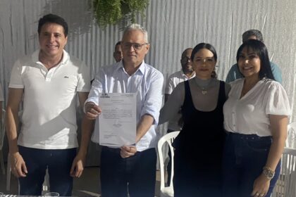 janad-valcari-participa-de-festa-dos-servidores-e-celebra-construcao-de-nova-creche-em-arapoema