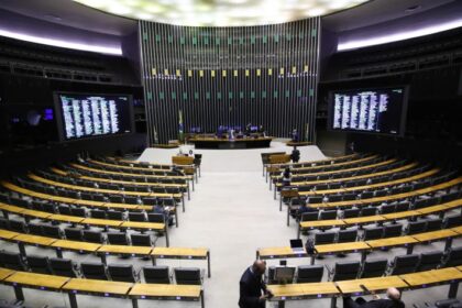 deputados-analisam-punicao-a-quem-obstruir-vias-para-praticar-crimes;-acompanhe