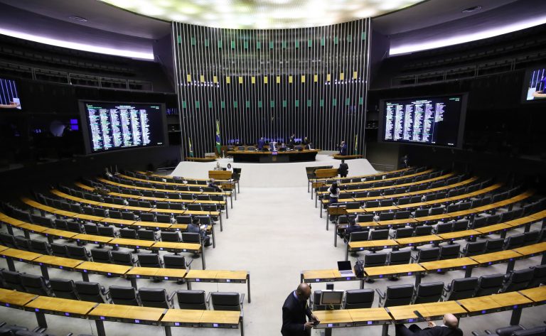 deputados-analisam-punicao-a-quem-obstruir-vias-para-praticar-crimes;-acompanhe
