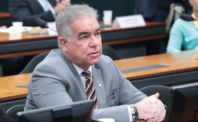 projeto-cria-medidas-contra-tarifas-abusivas-no-comercio-exterior