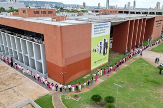 servidores-e-deputados-vestem-se-de-rosa-em-alerta-contra-o-cancer-de-mama-e-de-colo-do-utero